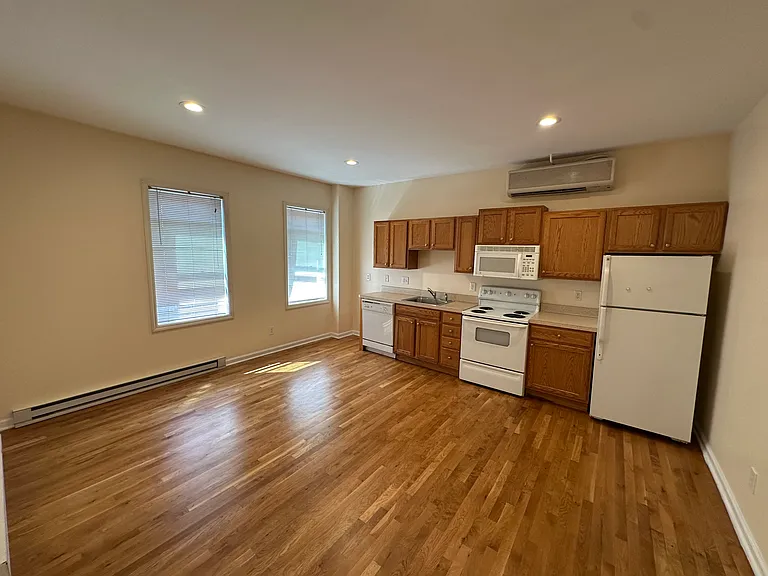 14 Railroad St #6 — Photo 4
