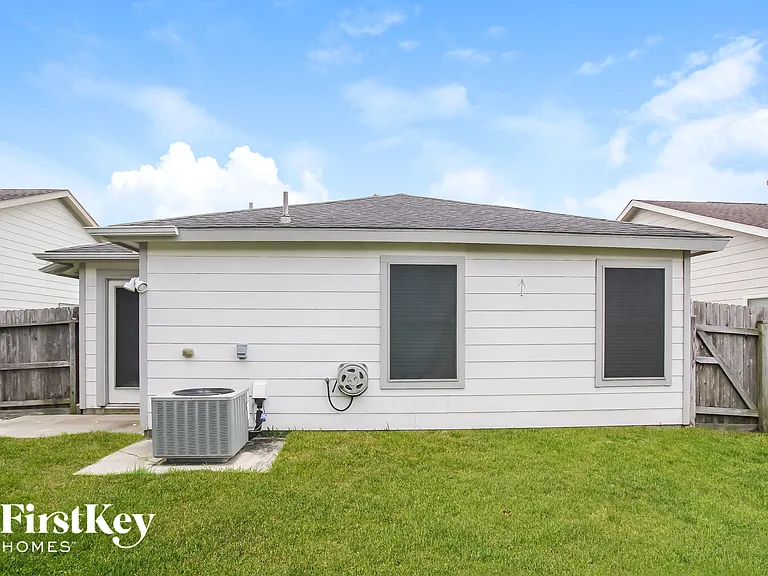 3043 Legends York Dr — Photo 15