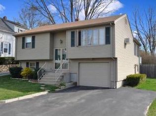 45 Aberdeen St, West Warwick, RI 02893