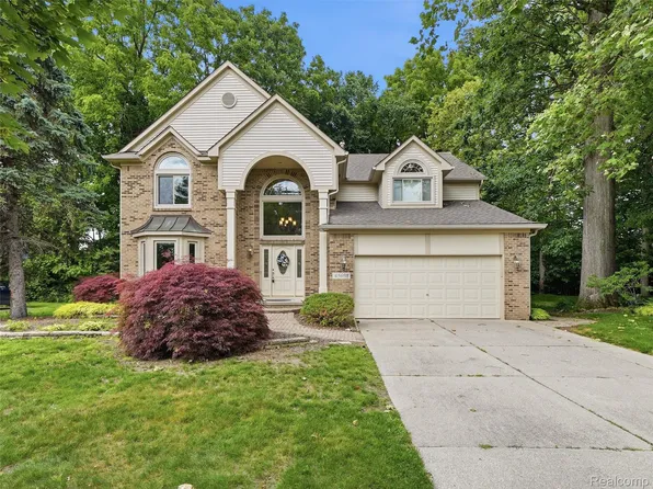 45698 Primrose Ct, Plymouth, MI 48170