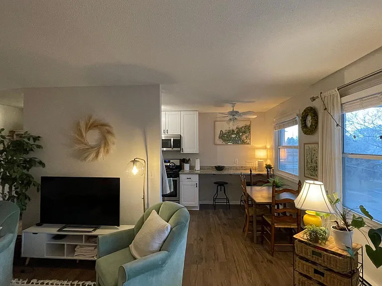 714 Spring St NE #10 — Photo 17