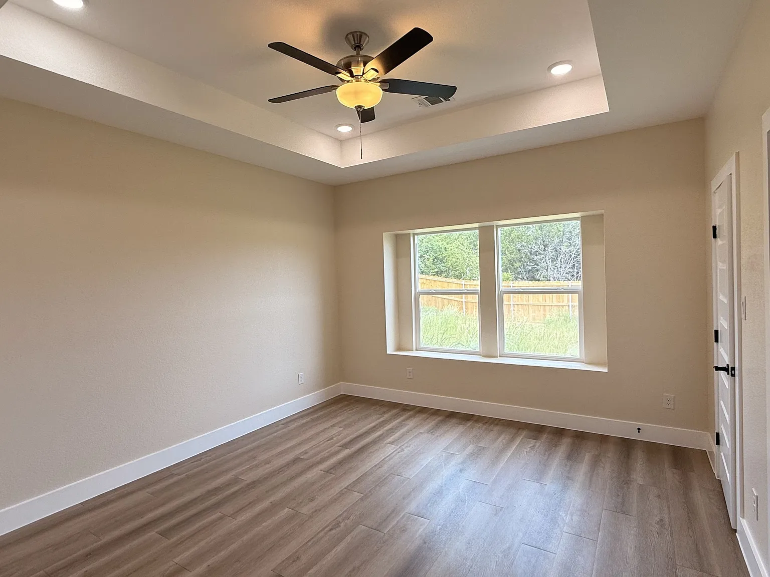 2619 Creekview Drive - 1 — Photo 2
