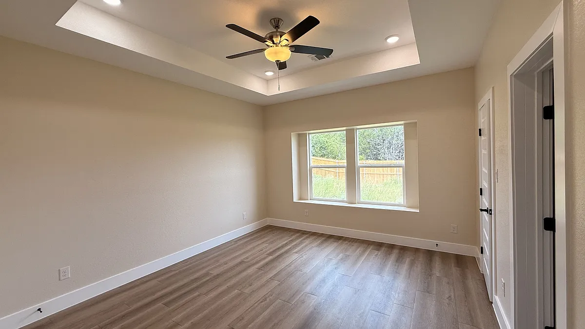 Building Photo - 2619 Creekview Dr