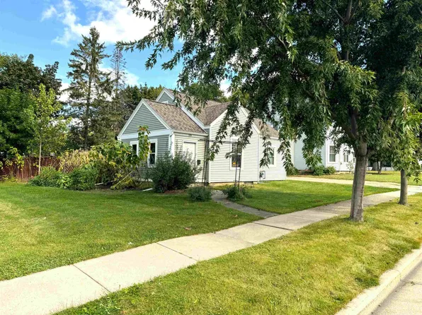 310 Hall St, Ripon, WI 54971