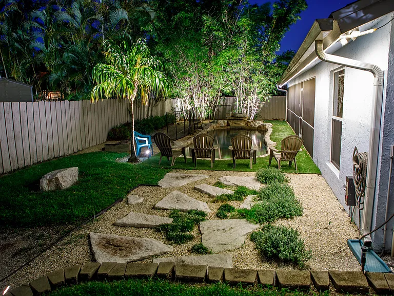 900 Cosmos Ct — Photo 36
