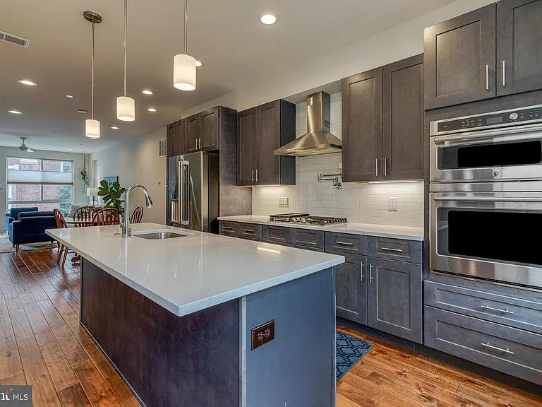 1239 E Palmer St — Photo 6