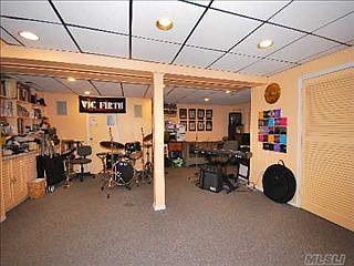 2nd image of 14 Avery Ln