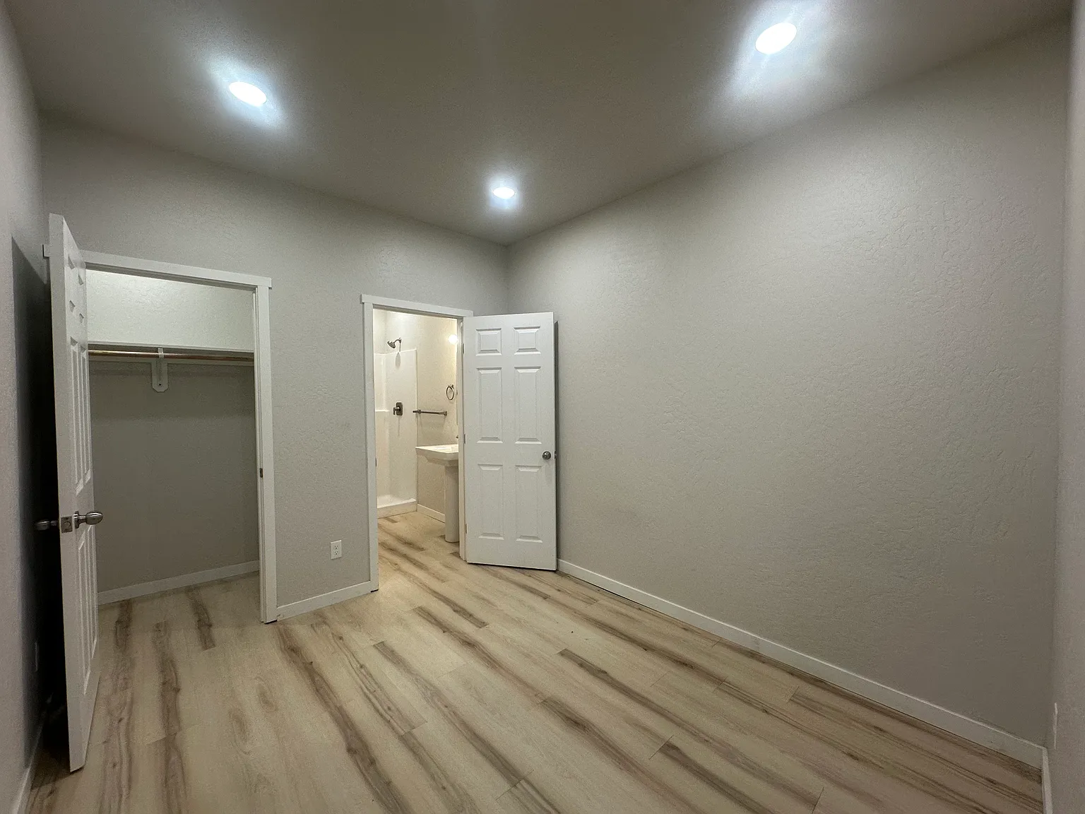 1 bed, 353 sqft, $1,050 — Photo 3