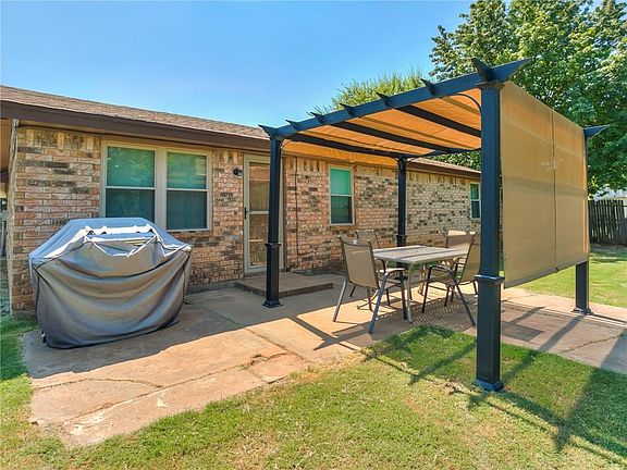5th image of 1009 S Avery Dr
