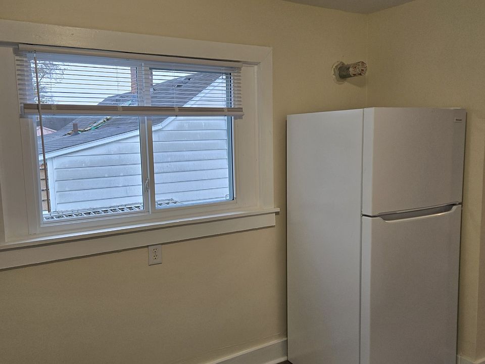 Kitchen: with new refrigerator new windows