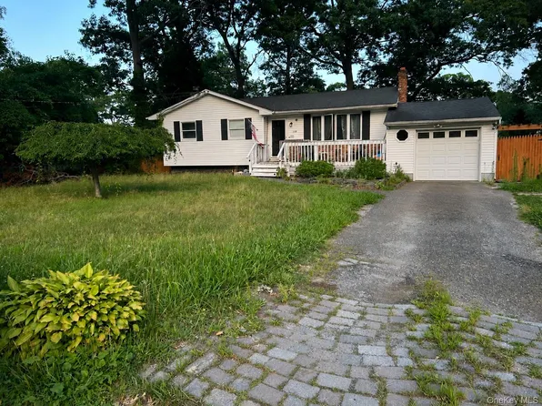 229 Mill Road, Holbrook, NY 11741