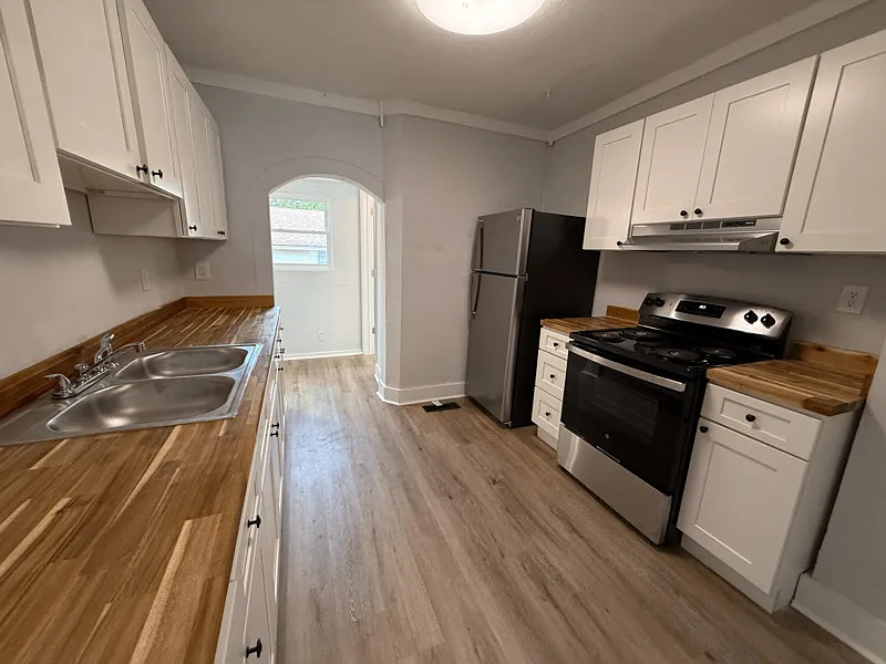 3 bed, 1.0 bath, 1062 sqft, $1,695 — Photo 4