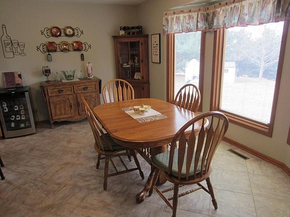 Eat-in kitchen