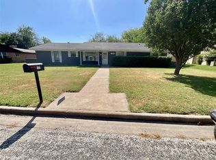 3008 Arapaho Rd, Commerce, TX 75428