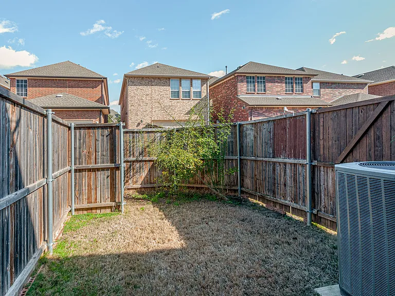 219 Knapford Sta — Photo 35