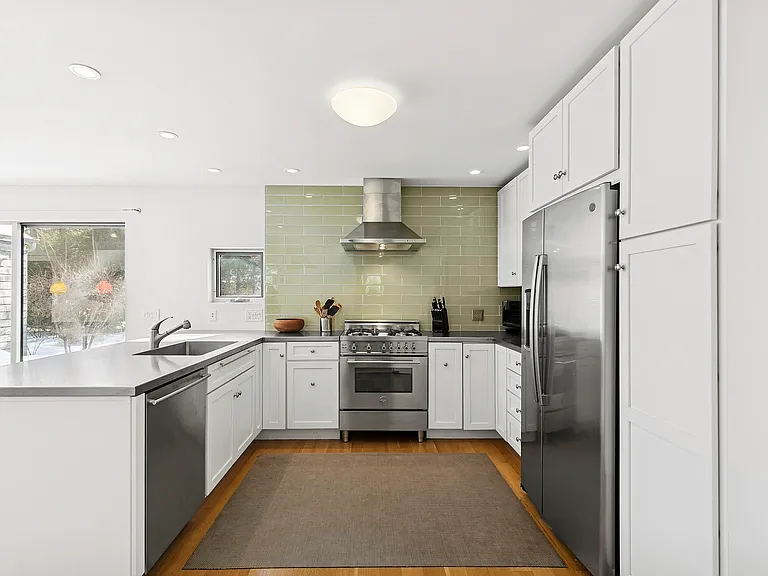54 Gardiner Dr — Photo 6