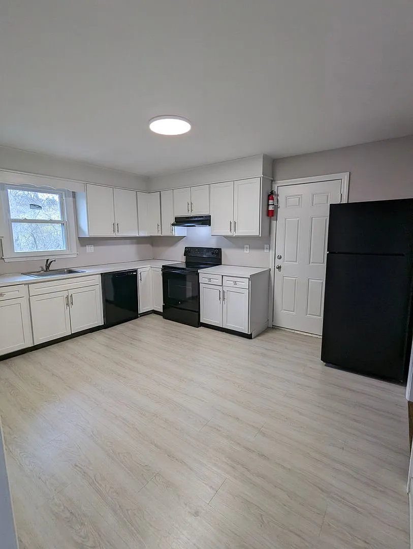 Riverwood Apartments — Photo 2