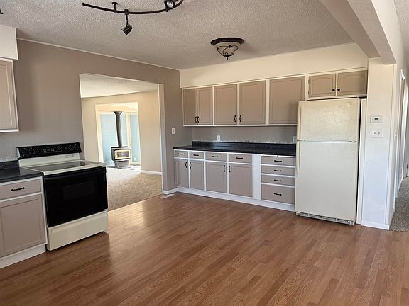 5th image of 704 B Ave