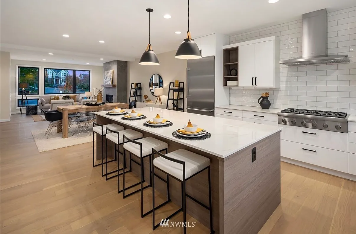 4 bed, 3.5 bath, 2740 sqft, $7,500 — Photo 2