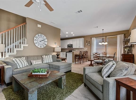 3rd image of 411 Kirby Dr
