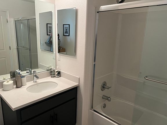5th image of 953 Indian Wells Ave