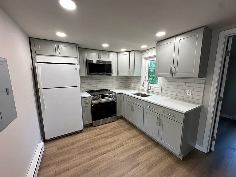 138 Sopher St #R — Photo 1