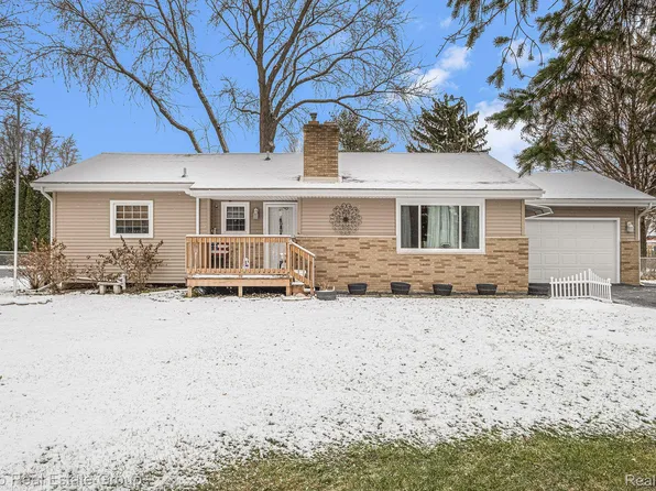 2036 Wilmar St, Burton, MI 48509
