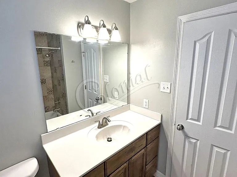 5010 James Loop — Photo 9