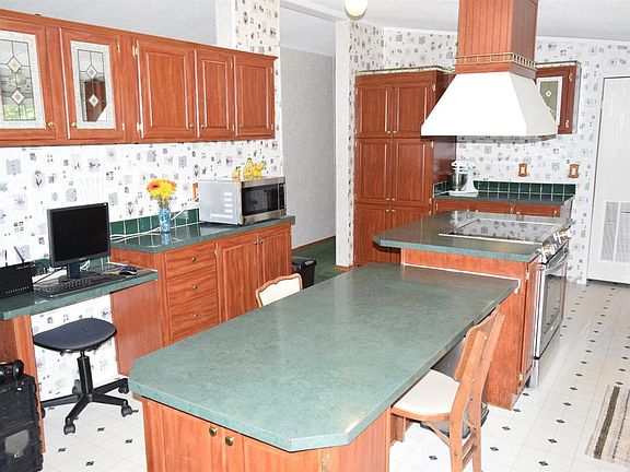 3rd image of 110 Tracie Dr