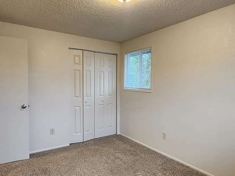 297-Davis St — Photo 13
