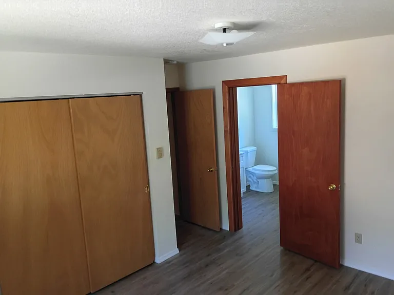 18022 Redwood Hwy #18022 — Photo 10