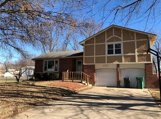101 Ethel Ln, Lansing, KS 66043