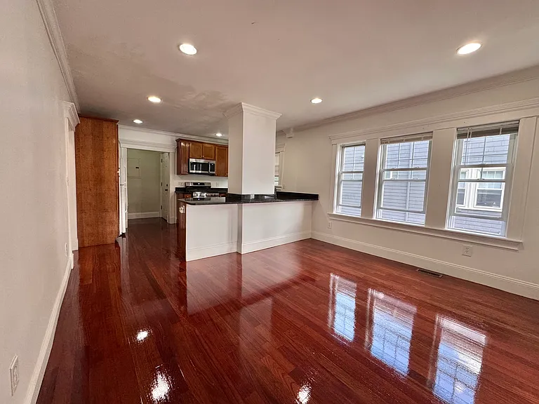 10 Woodfield St — Photo 2