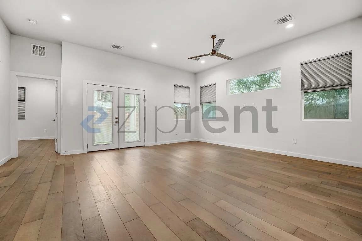 6406 Santos Condominiums — Photo 1