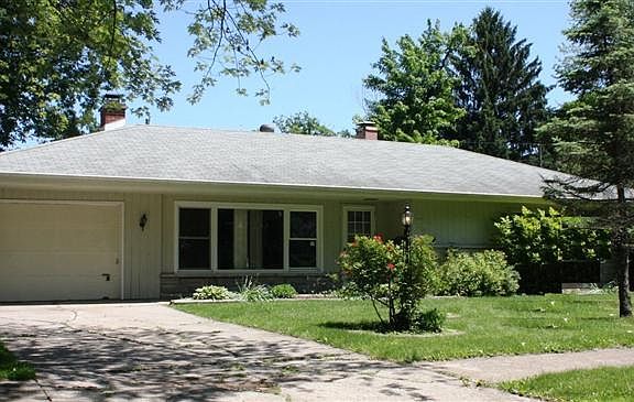 2nd image of 425 Crestwood Dr