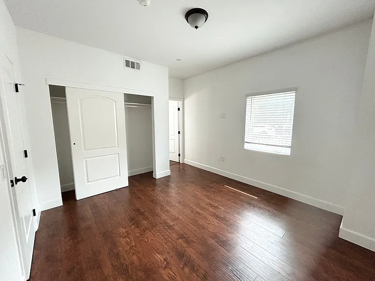 1861 S Longwood Ave — Photo 9