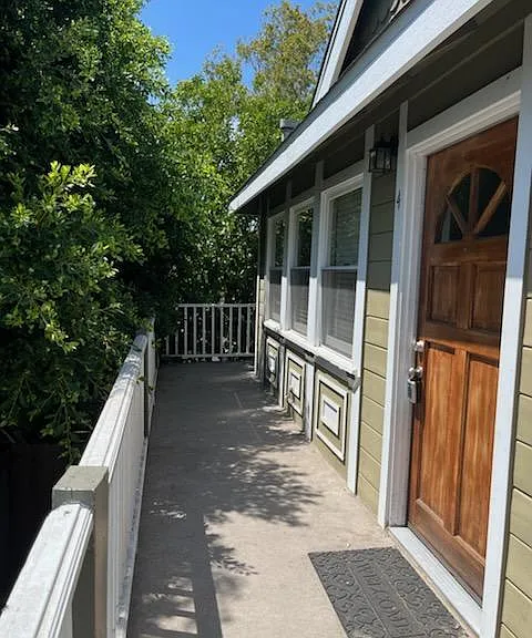 224 S Grand St — Photo 3