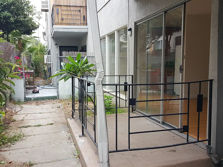 916 N Normandie Ave #1 — Photo 8