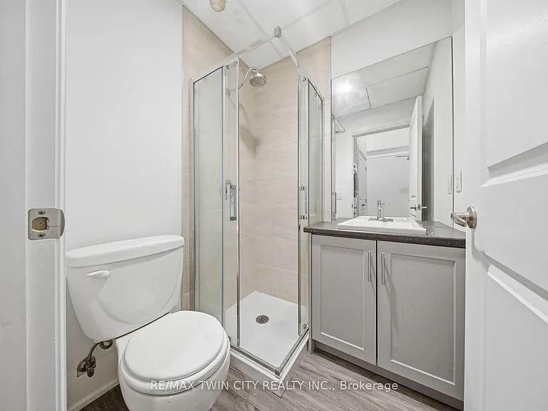 11 Queen St #304 — Photo 7