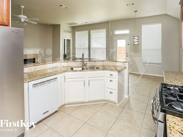2744 Cedar Ridge Ln — Photo 6