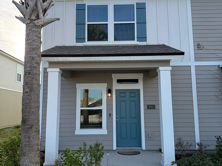 891 Rivertree Pl — Photo 2