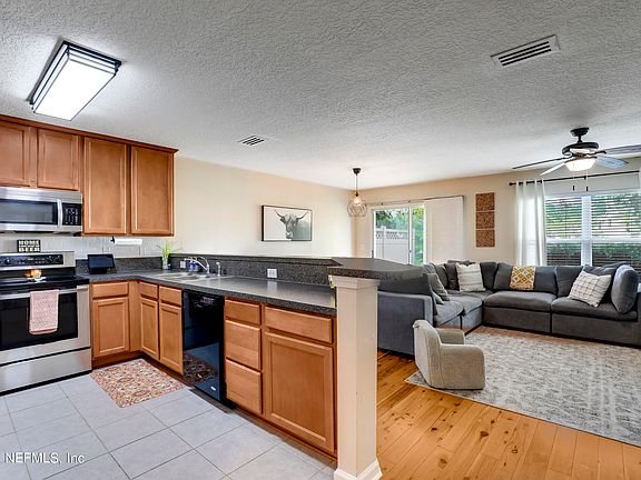 5th image of 823 BLACK CHERRY Drive S