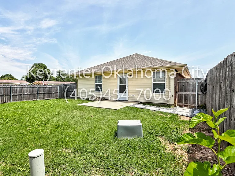 802 Beaumont Sq — Photo 34