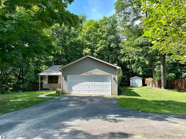 2458 Potter Rd E, Traverse City, MI 49696