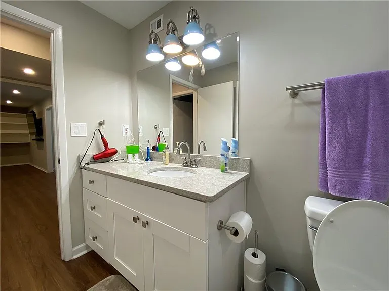 704 Dunbar Dr — Photo 13