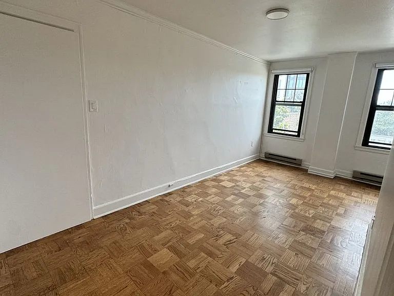 Comfortable Urban Living in a Classic Brick Building Near UW & Light Rail — Photo 23