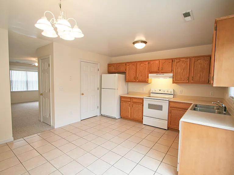 109 Marigold St #109 — Photo 4
