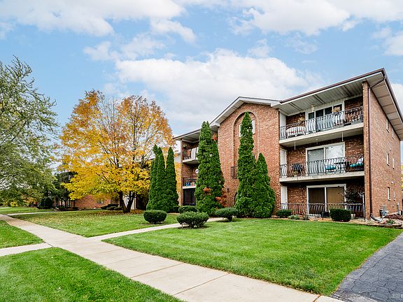 3rd image of 9847 Treetop Dr APT 2E