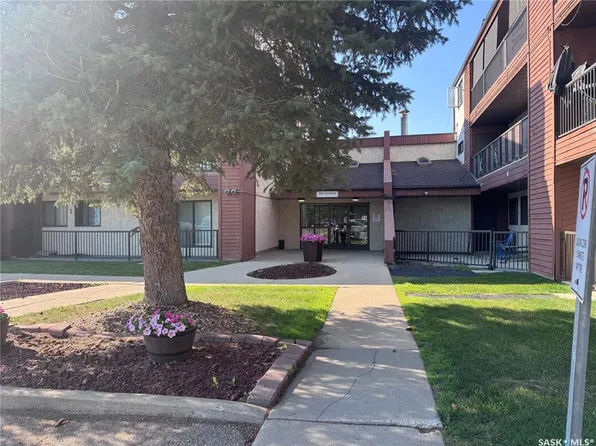 UNIT 118-3302 33rd STREET W, Saskatoon, SK S7L 6S5