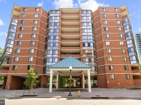 1001 N Randolph St APT 910, Arlington, VA 22201